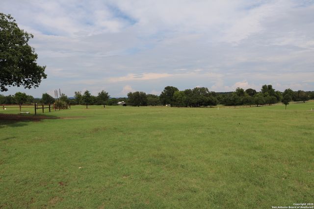 14 Woodview Circle, Bandera, TX 78003