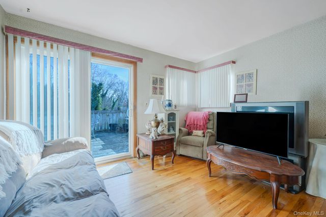 266 Kellum Street, West Babylon, NY 11704