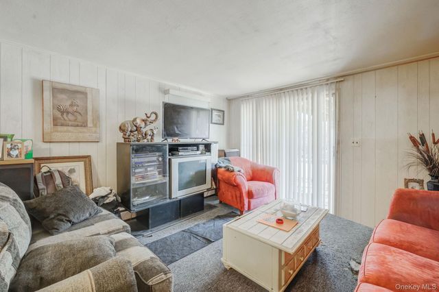 266 Kellum Street, West Babylon, NY 11704