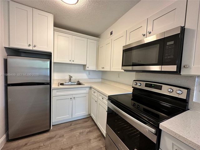 2500 Johnson St 17, Hollywood, FL 33020