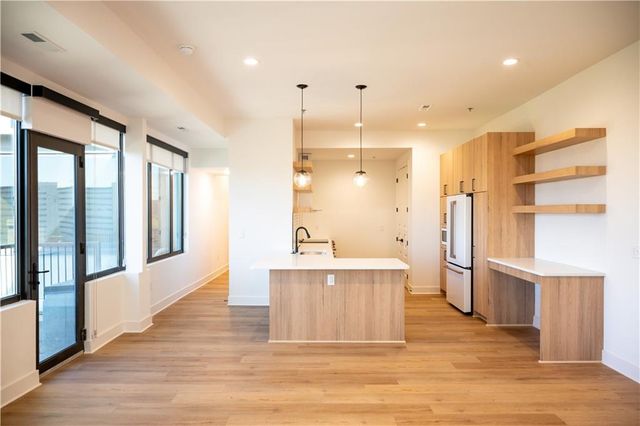 2940 Baltimore Avenue 1504, Kansas City, MO 64108