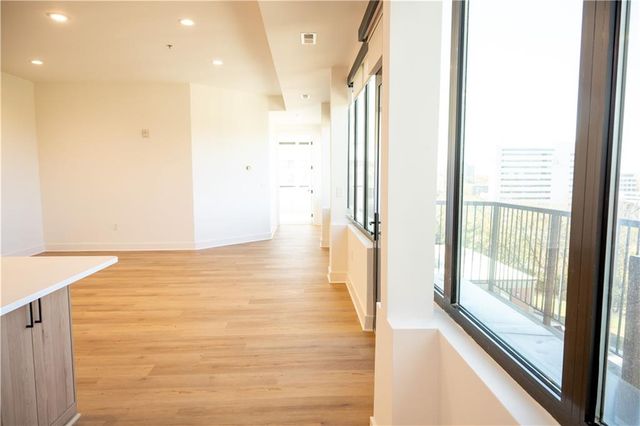 2940 Baltimore Avenue 1504, Kansas City, MO 64108