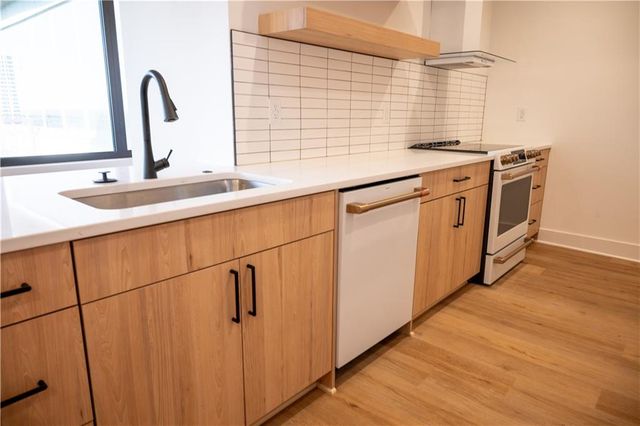 2940 Baltimore Avenue 1504, Kansas City, MO 64108