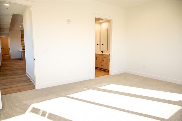 2940 Baltimore Avenue 1504, Kansas City, MO 64108