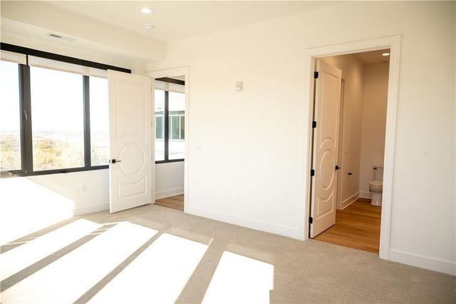 2940 Baltimore Avenue 1504, Kansas City, MO 64108