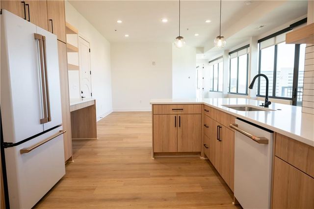 2940 Baltimore Avenue 1504, Kansas City, MO 64108