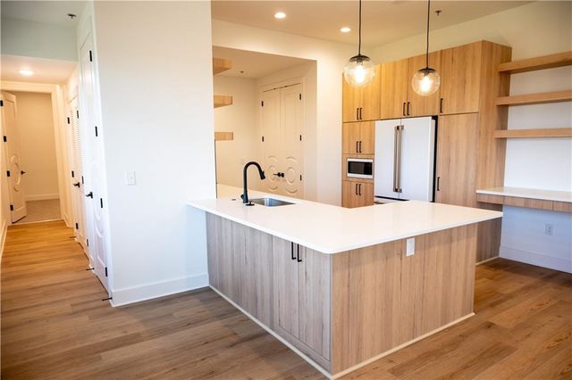 2940 Baltimore Avenue 1504, Kansas City, MO 64108