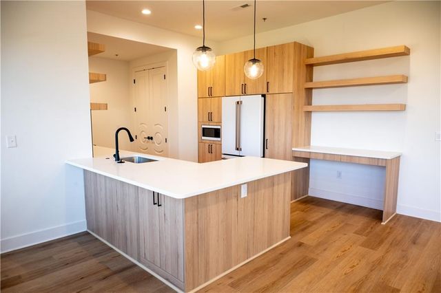 2940 Baltimore Avenue 1504, Kansas City, MO 64108