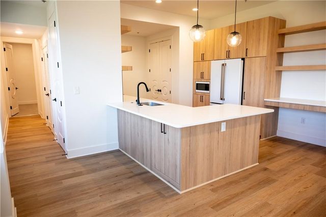 2940 Baltimore Avenue 1504, Kansas City, MO 64108