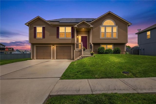 9712 E 222nd Street, Peculiar, MO 64078