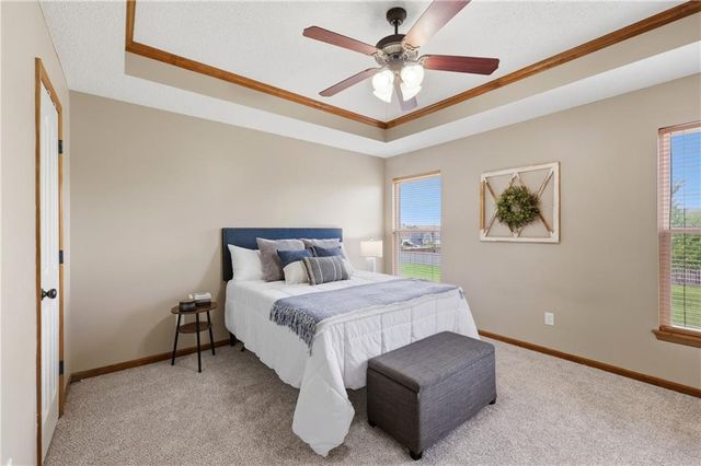 9712 E 222nd Street, Peculiar, MO 64078