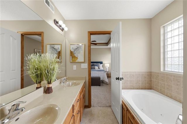 9712 E 222nd Street, Peculiar, MO 64078