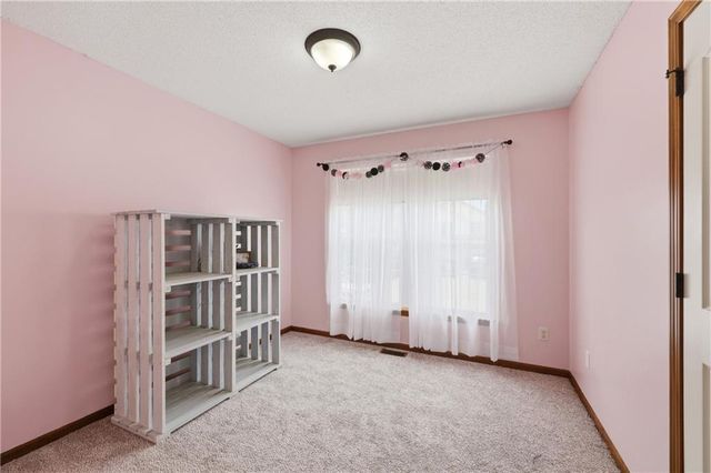 9712 E 222nd Street, Peculiar, MO 64078