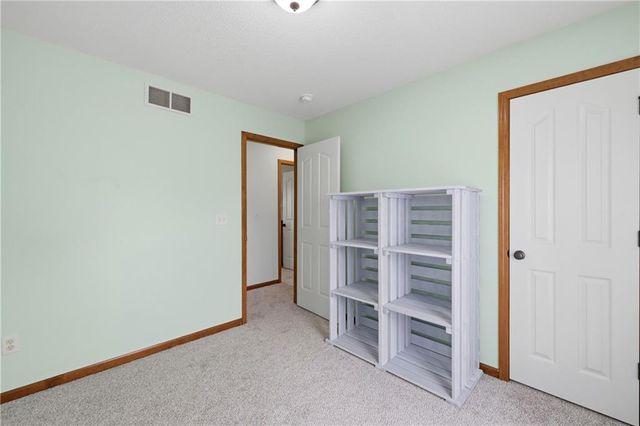 9712 E 222nd Street, Peculiar, MO 64078