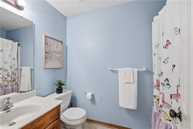 9712 E 222nd Street, Peculiar, MO 64078