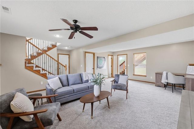 9712 E 222nd Street, Peculiar, MO 64078