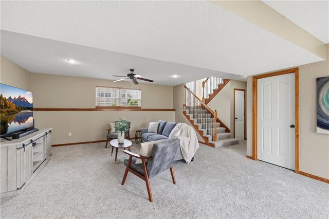 9712 E 222nd Street, Peculiar, MO 64078