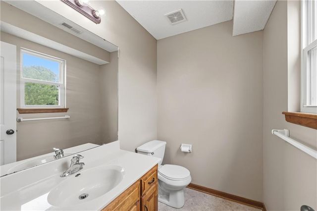 9712 E 222nd Street, Peculiar, MO 64078