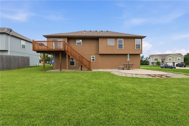9712 E 222nd Street, Peculiar, MO 64078