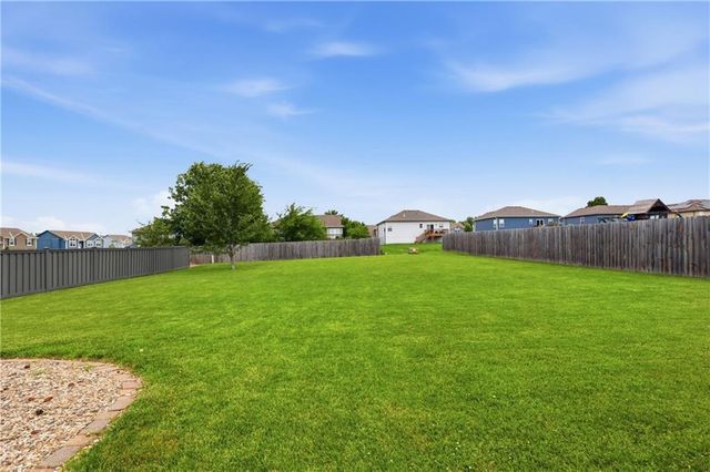 9712 E 222nd Street, Peculiar, MO 64078