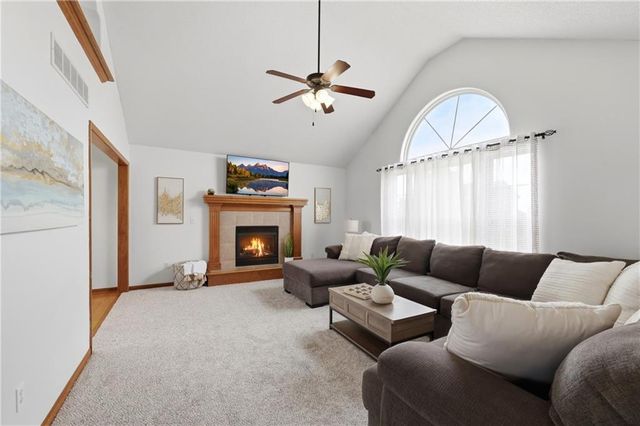 9712 E 222nd Street, Peculiar, MO 64078