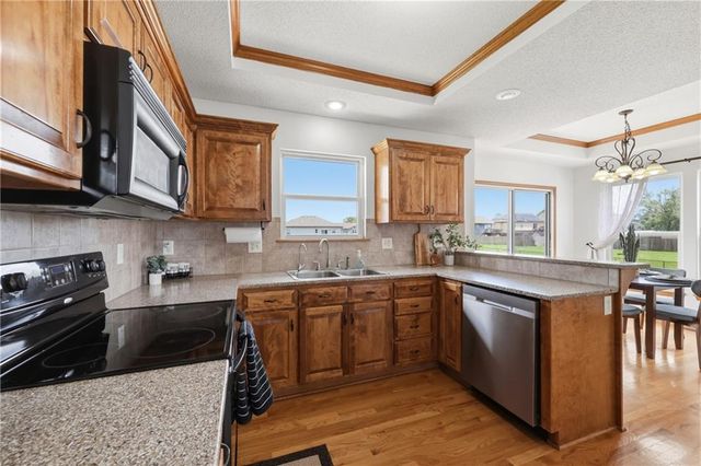 9712 E 222nd Street, Peculiar, MO 64078