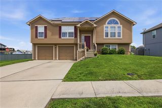 9712 E 222nd Street, Peculiar, MO 64078