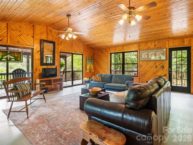 170 Mountain Farm Road, Burnsville, NC 28714