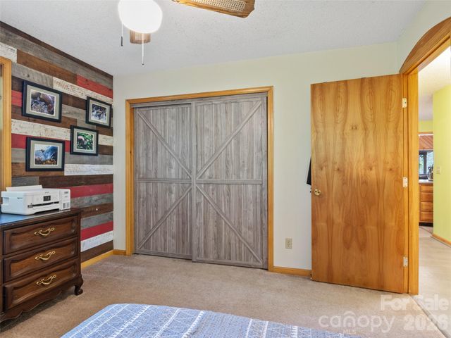170 Mountain Farm Road, Burnsville, NC 28714