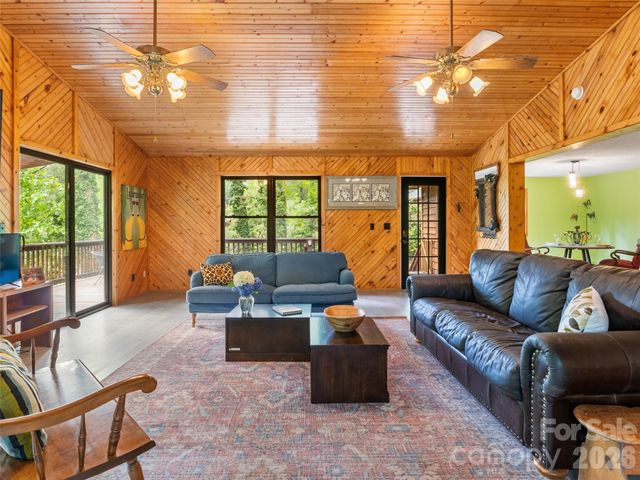 170 Mountain Farm Road, Burnsville, NC 28714