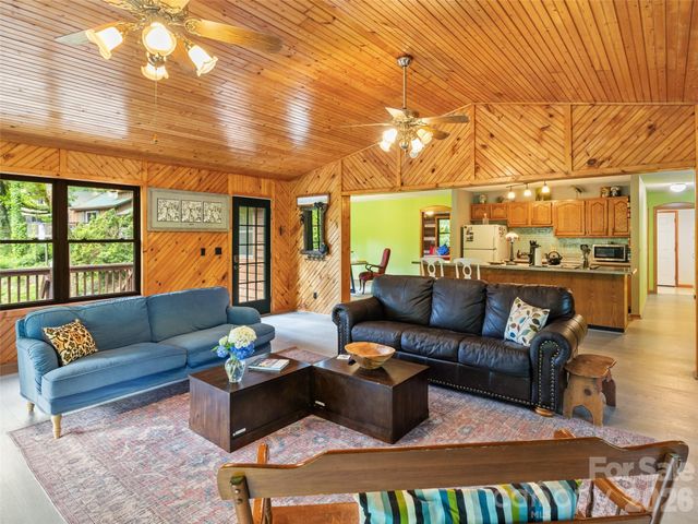 170 Mountain Farm Road, Burnsville, NC 28714