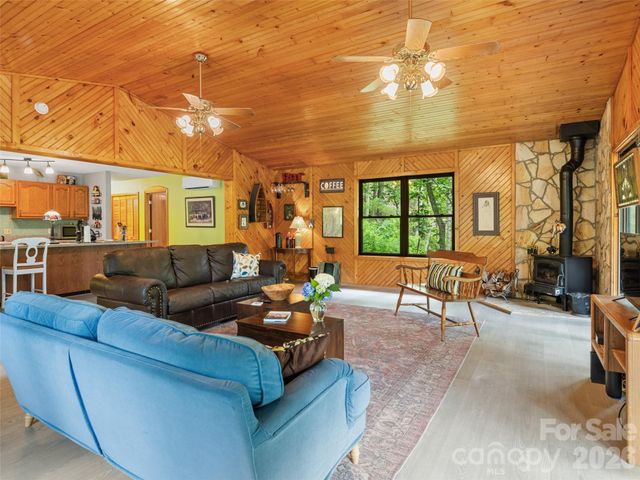 170 Mountain Farm Road, Burnsville, NC 28714