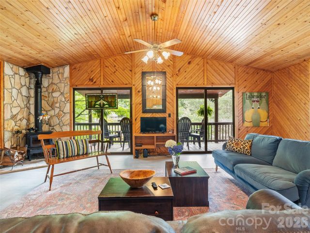 170 Mountain Farm Road, Burnsville, NC 28714