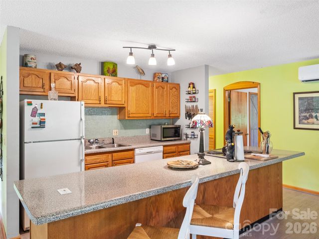170 Mountain Farm Road, Burnsville, NC 28714