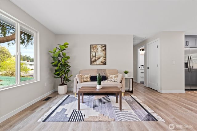 513 NE Cottonwood Drive, Bremerton, WA 98311