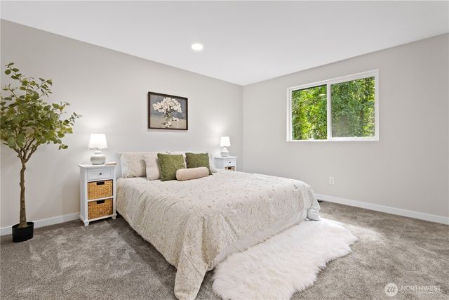 513 NE Cottonwood Drive, Bremerton, WA 98311