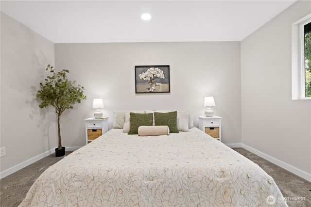 513 NE Cottonwood Drive, Bremerton, WA 98311