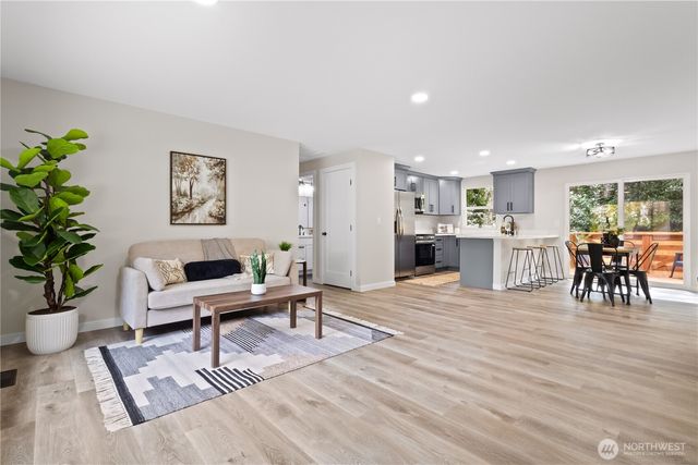 513 NE Cottonwood Drive, Bremerton, WA 98311