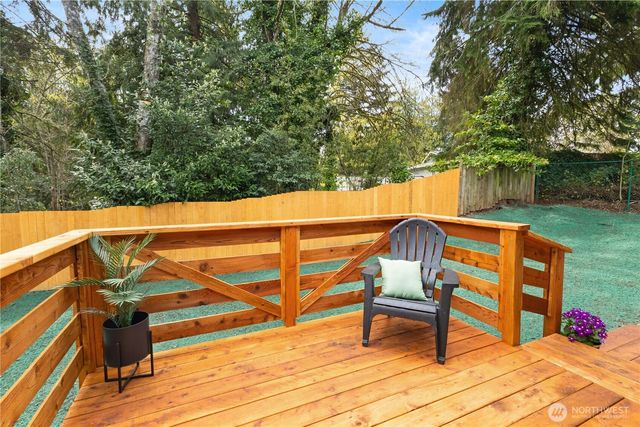513 NE Cottonwood Drive, Bremerton, WA 98311