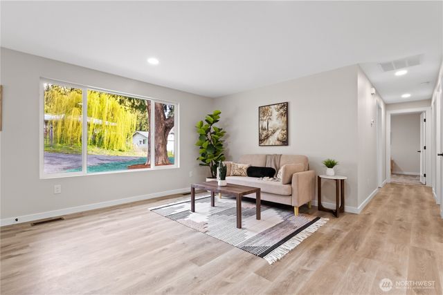 513 NE Cottonwood Drive, Bremerton, WA 98311