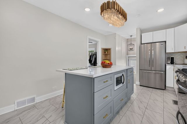 11120 S Albany Avenue, Chicago, IL 60655