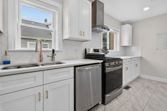 11120 S Albany Avenue, Chicago, IL 60655