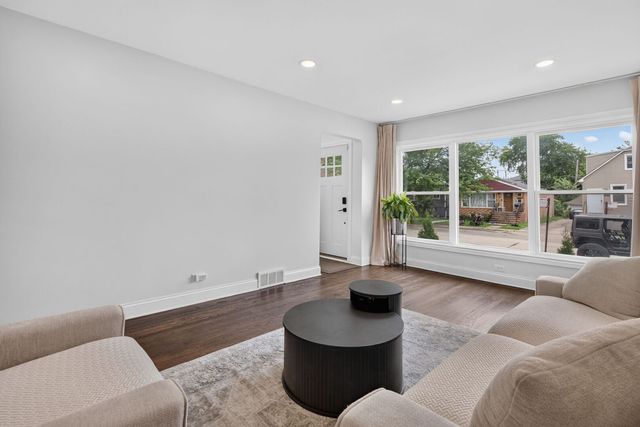 11120 S Albany Avenue, Chicago, IL 60655
