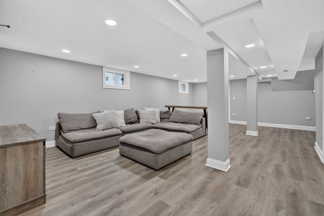 11120 S Albany Avenue, Chicago, IL 60655