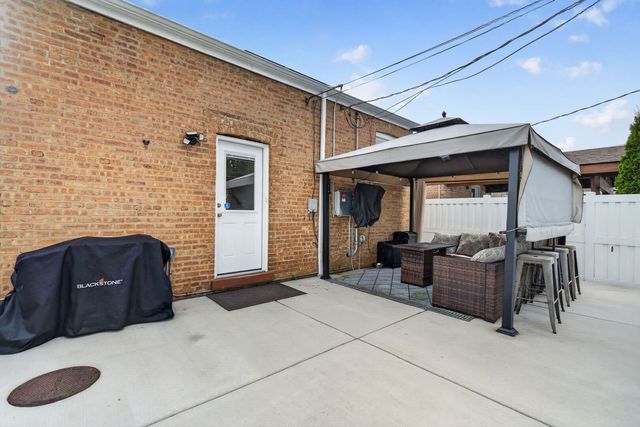 11120 S Albany Avenue, Chicago, IL 60655