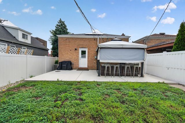 11120 S Albany Avenue, Chicago, IL 60655
