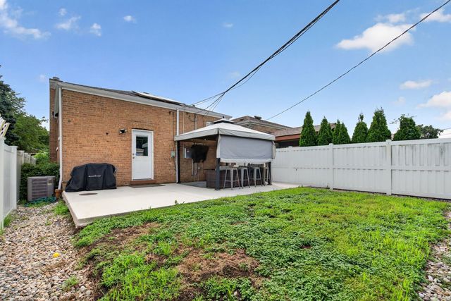 11120 S Albany Avenue, Chicago, IL 60655