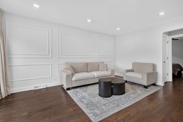 11120 S Albany Avenue, Chicago, IL 60655
