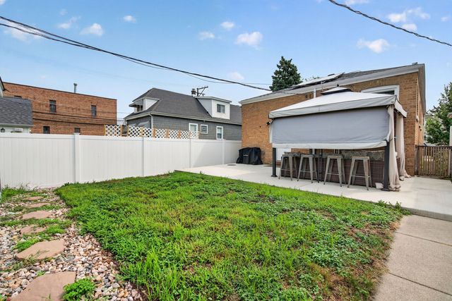 11120 S Albany Avenue, Chicago, IL 60655