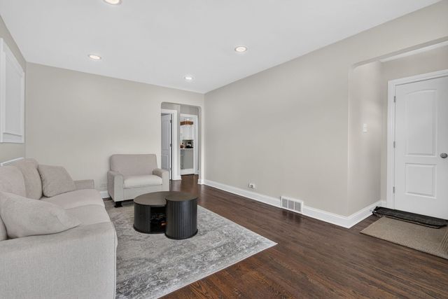 11120 S Albany Avenue, Chicago, IL 60655